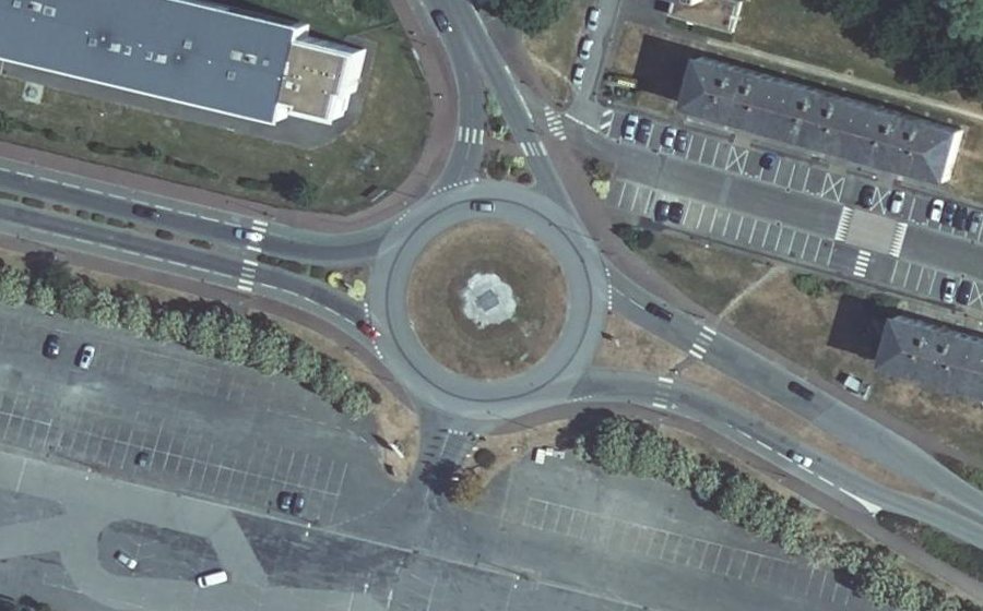 Vue aérienne du Rond-point anonyme n°29369336