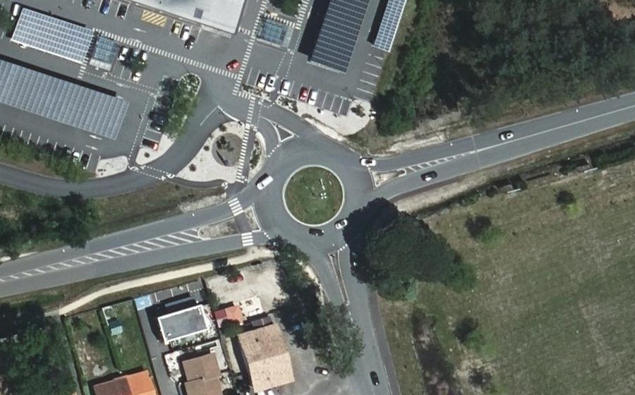 Vue aérienne du Rond-point anonyme n°29371024