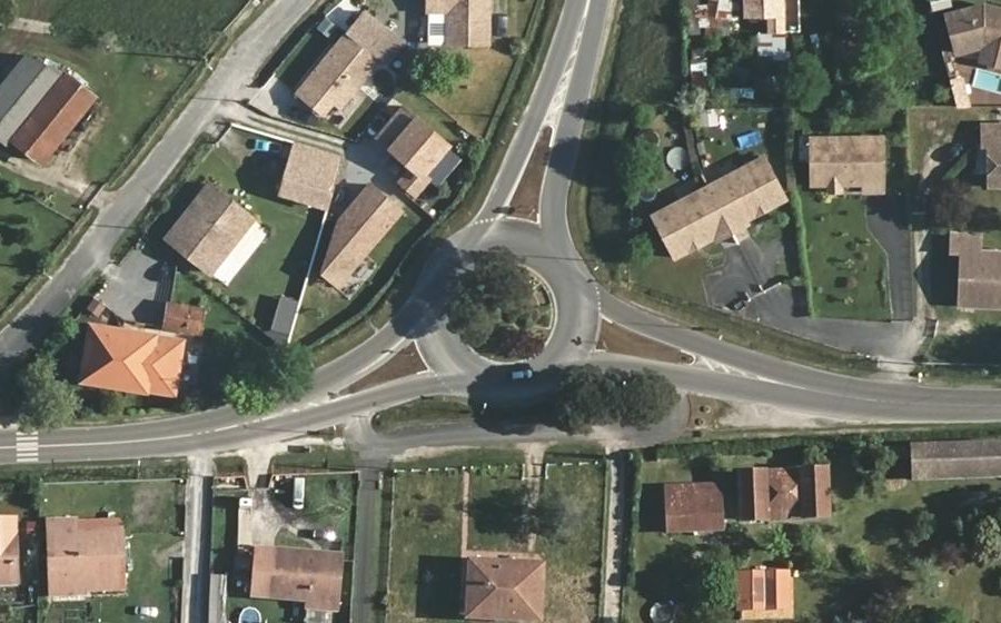 Vue aérienne du Rond-point anonyme n°29371209
