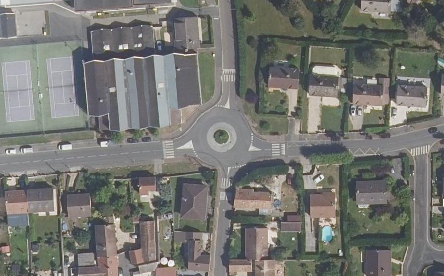 Vue aérienne du Rond-point anonyme n°293719768