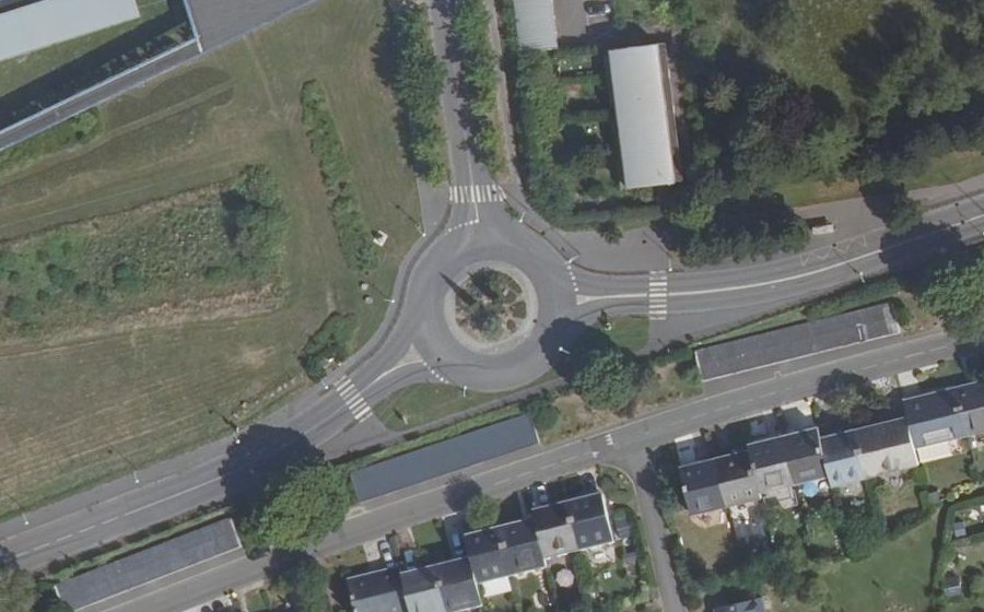 Vue aérienne du Rond-point anonyme n°293719769