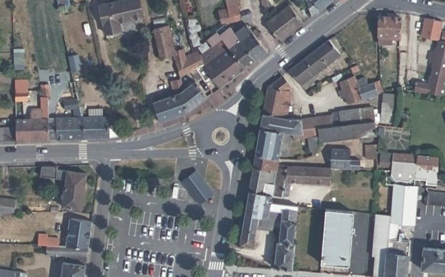 Vue aérienne du Rond-point anonyme n°293735456