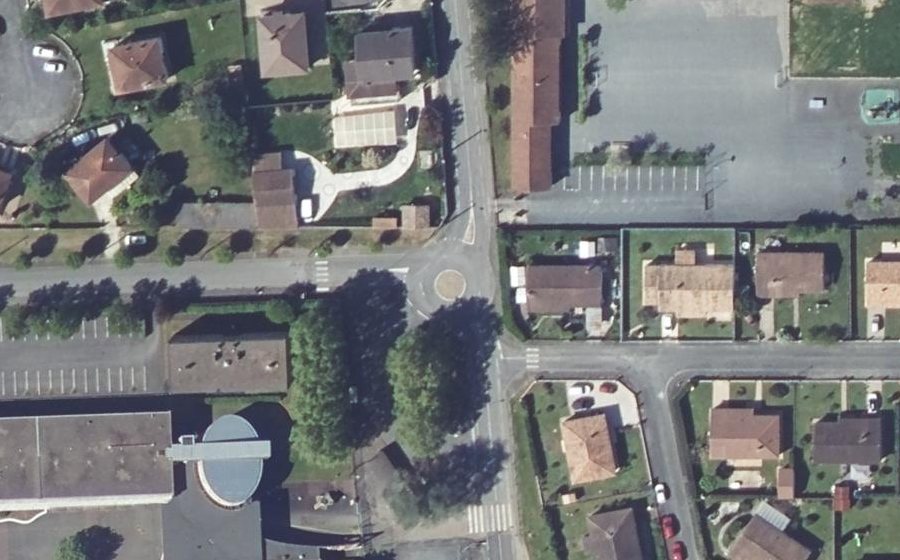 Vue aérienne du Rond-point anonyme n°29381619