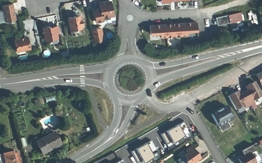 Vue aérienne du Rond-point anonyme n°29383497