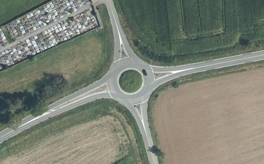 Vue aérienne du Rond-point anonyme n°29383506