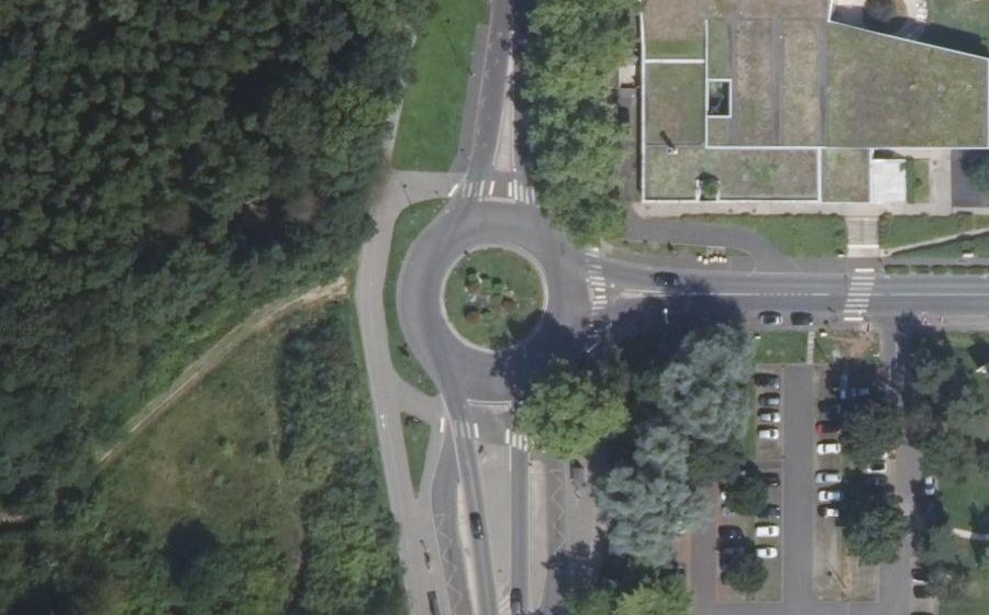Vue aérienne du Rond-point anonyme n°293866453