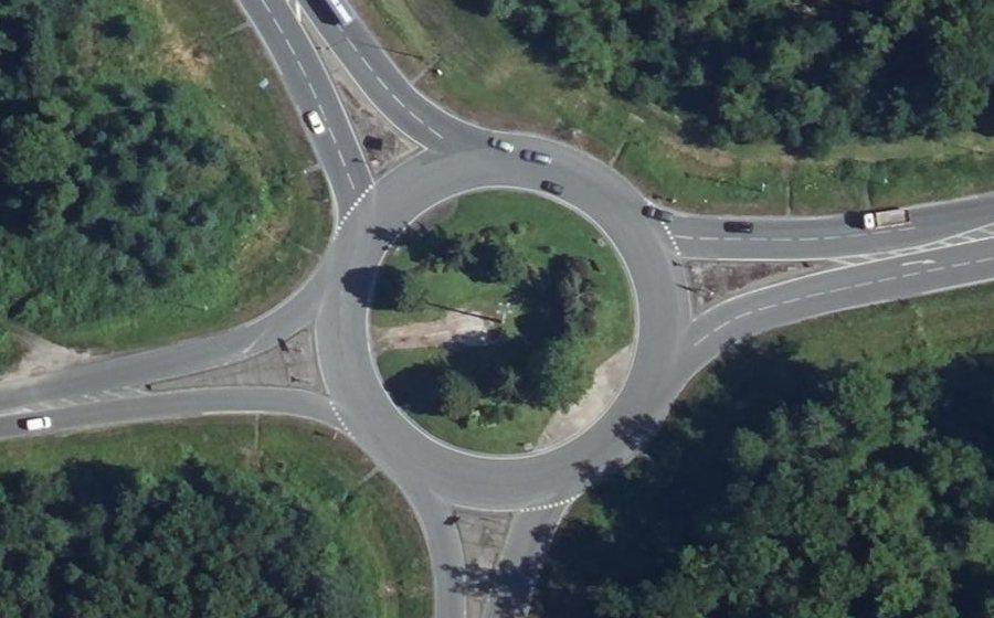 Vue aérienne du Rond-point anonyme n°29386837