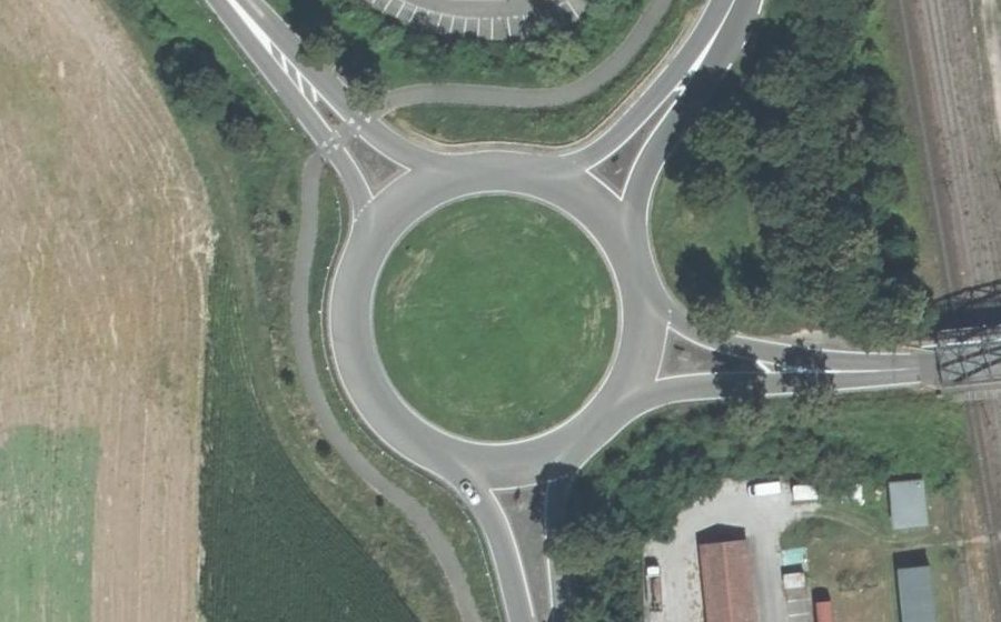 Vue aérienne du Rond-point anonyme n°29397316