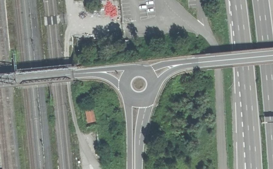 Vue aérienne du Rond-point anonyme n°29397353