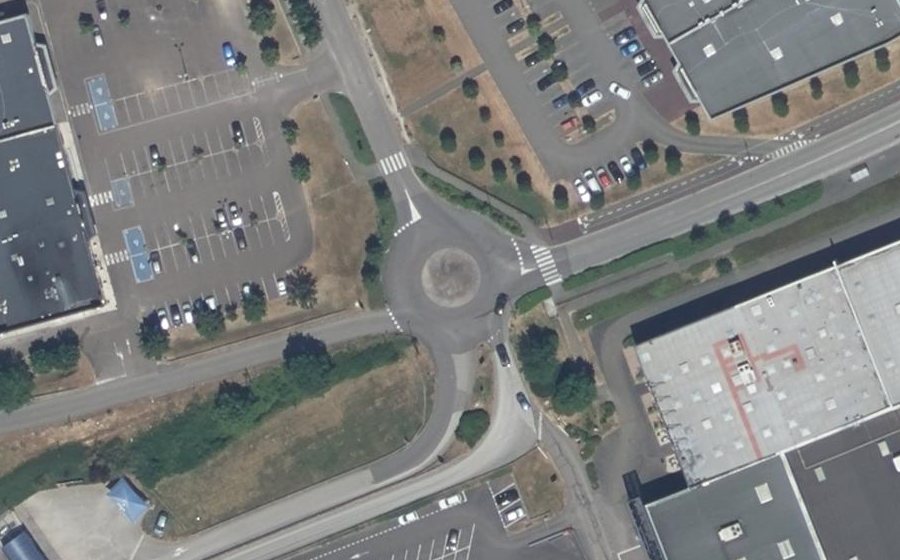 Vue aérienne du Rond-point anonyme n°29400423