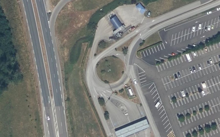 Vue aérienne du Rond-point anonyme n°29400427