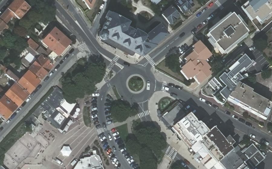 Vue aérienne du Rond-point anonyme n°29401093