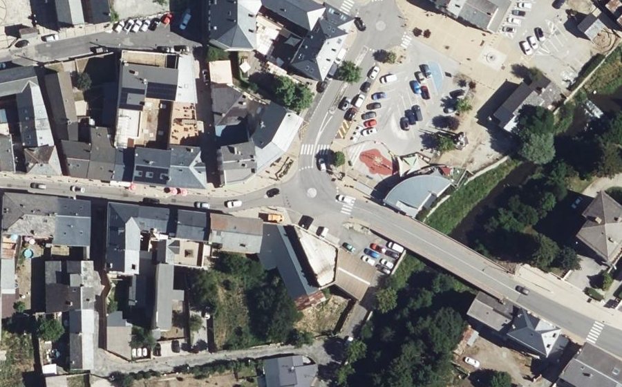Vue aérienne du Rond-point anonyme n°294019518