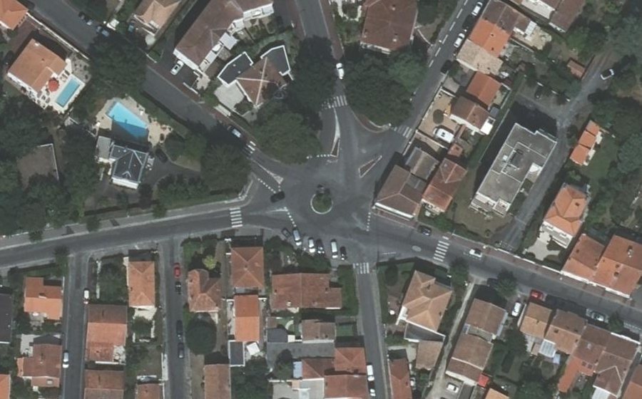Vue aérienne du Rond-point anonyme n°29403358