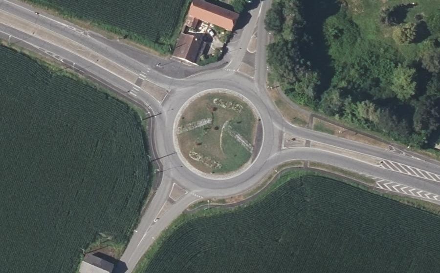 Vue aérienne du Rond-point anonyme n°29406934