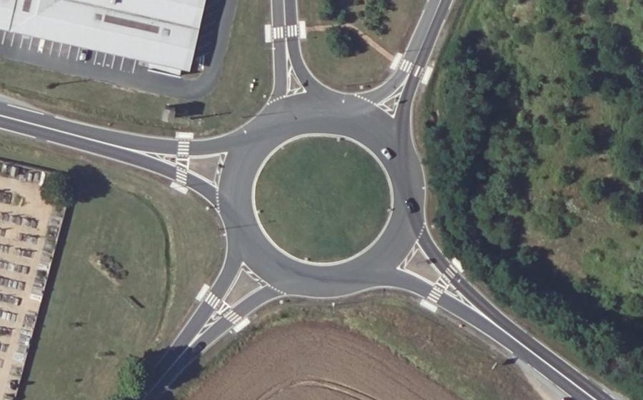 Vue aérienne du Rond-point anonyme n°29408384