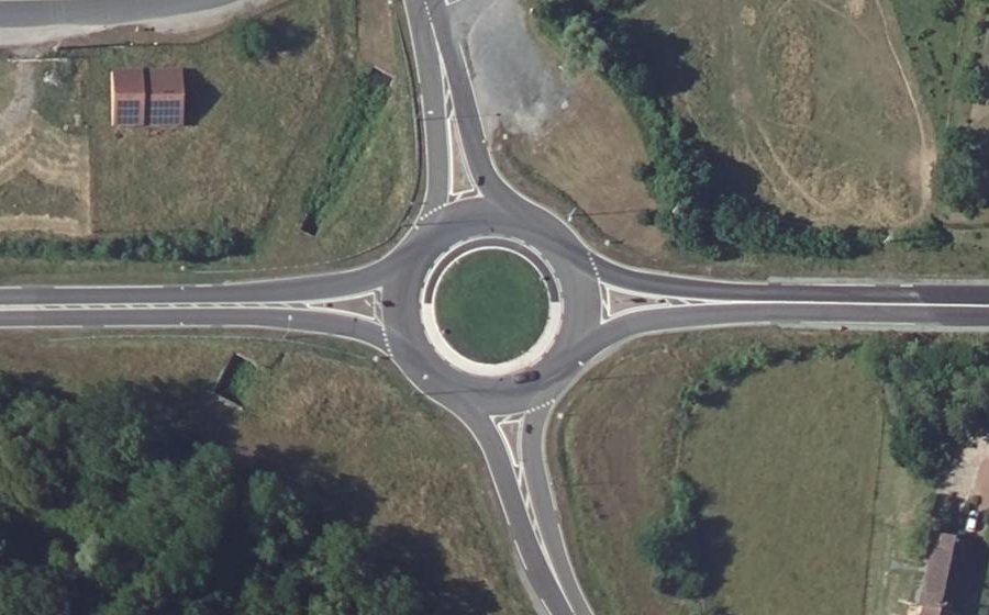 Vue aérienne du Rond-point anonyme n°29408391