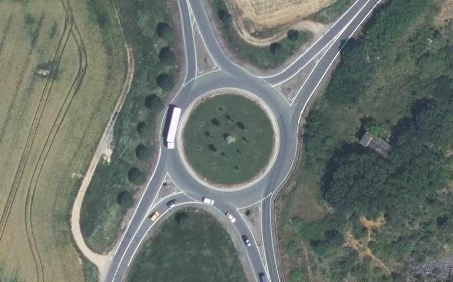 Vue aérienne du Rond-point anonyme n°29408412