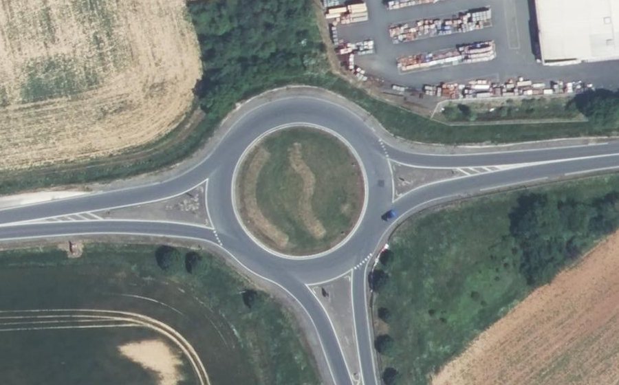 Vue aérienne du Rond-point anonyme n°29408416