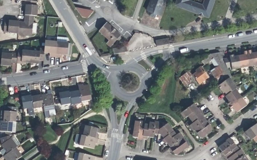 Vue aérienne du Rond-point anonyme n°29408891