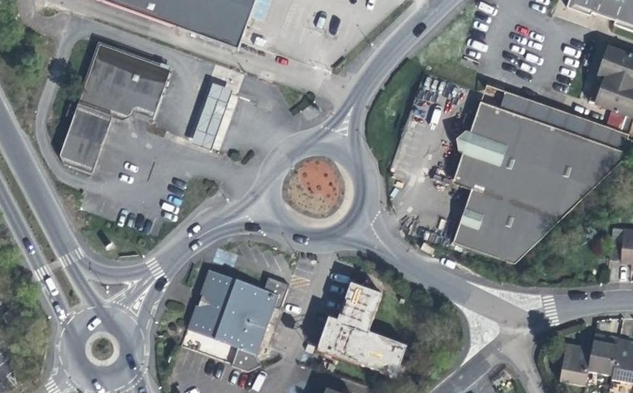 Vue aérienne du Rond-point anonyme n°29408893