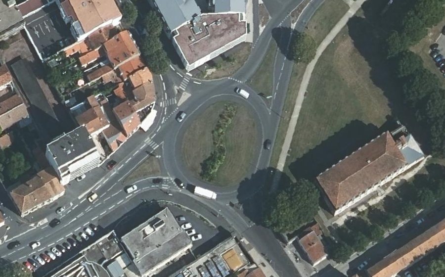 Vue aérienne du Rond-point anonyme n°29409640