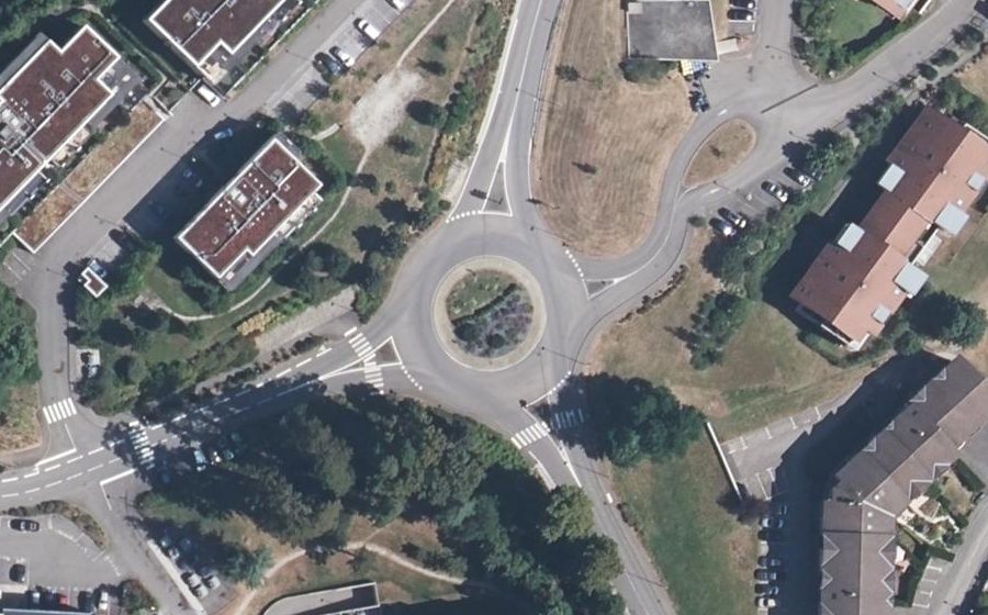 Vue aérienne du Rond-point anonyme n°294108312