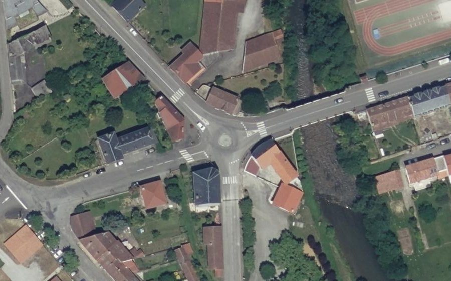 Vue aérienne du Rond-point anonyme n°29412825