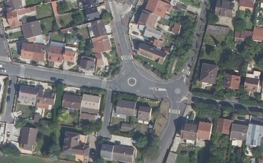 Vue aérienne du Rond-point anonyme n°29428414