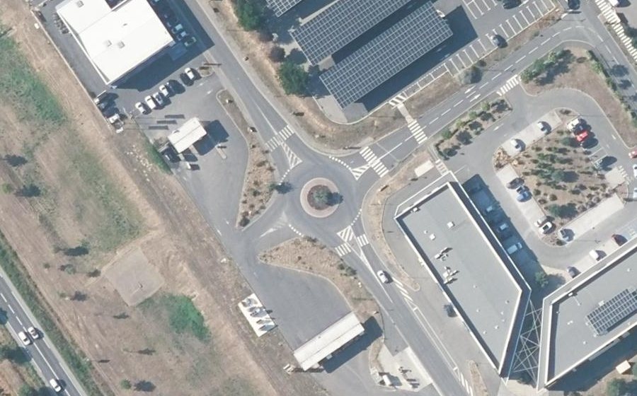 Vue aérienne du Rond-point anonyme n°294302899