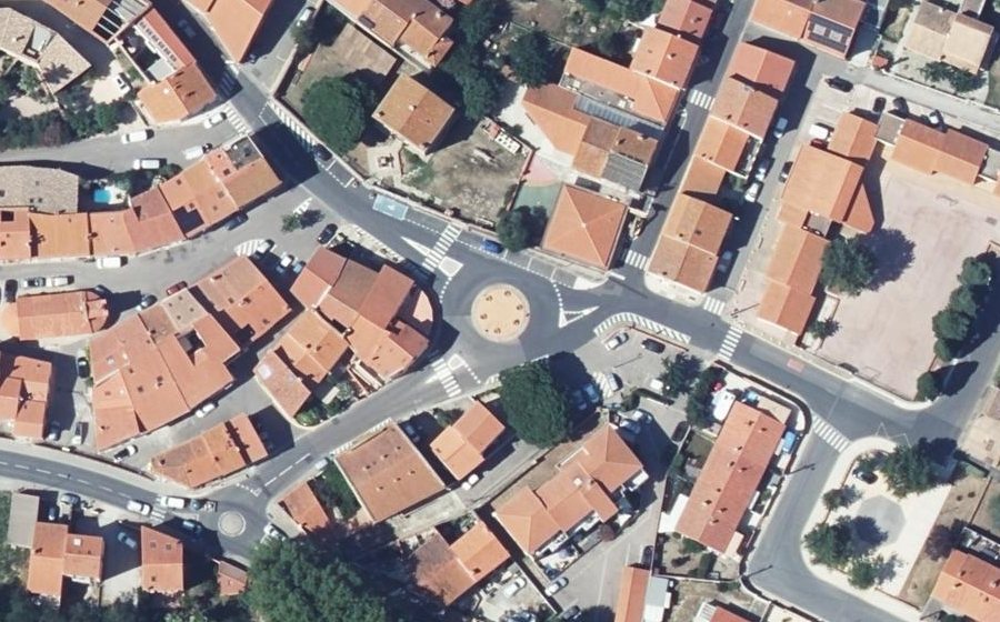 Vue aérienne du Rond-point anonyme n°294336928