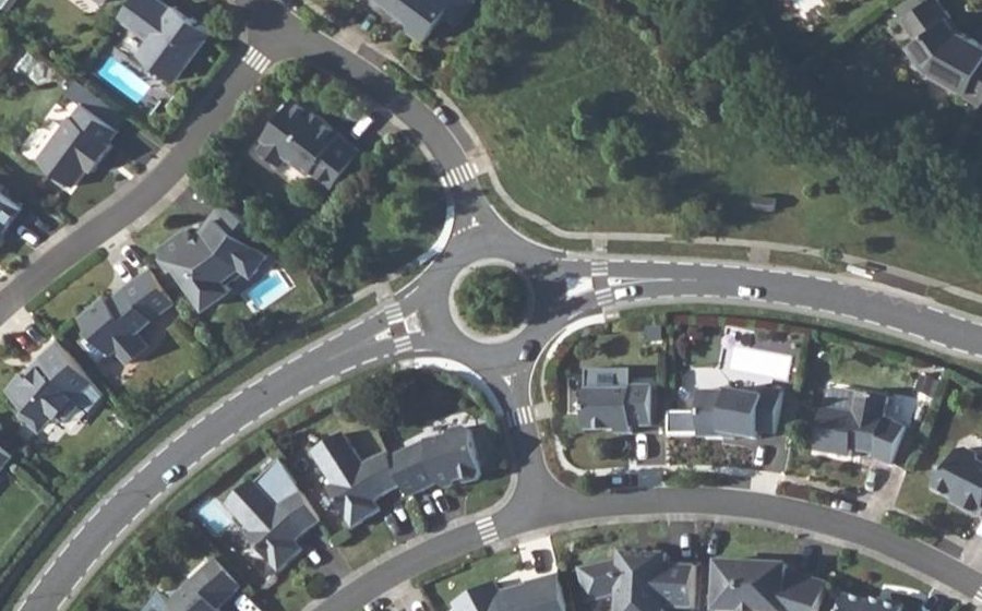 Vue aérienne du Rond-point anonyme n°29434548