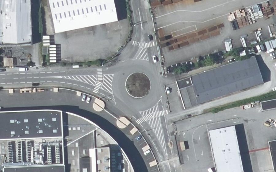 Vue aérienne du Rond-point anonyme n°29435194