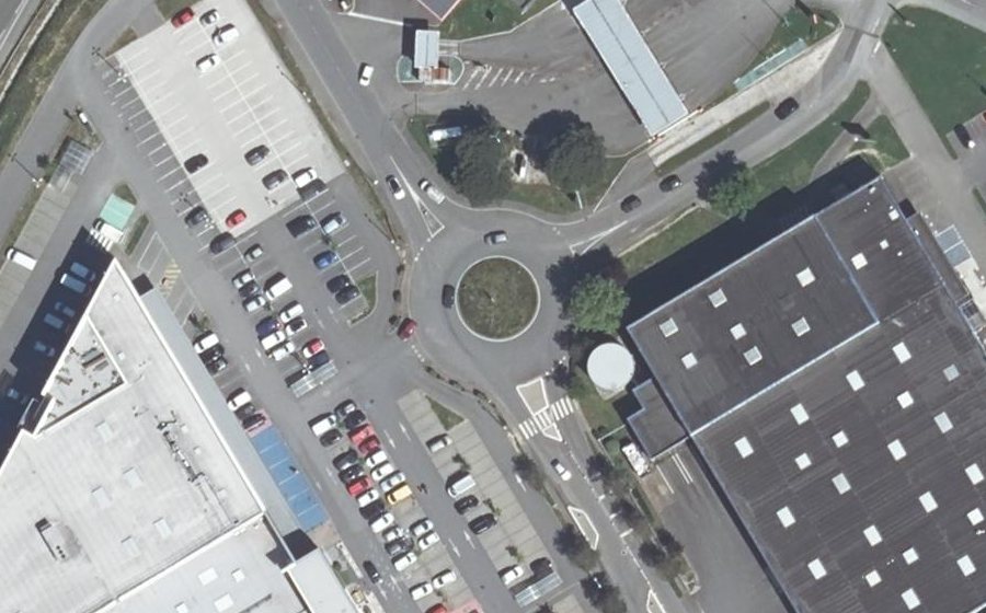 Vue aérienne du Rond-point anonyme n°29435553