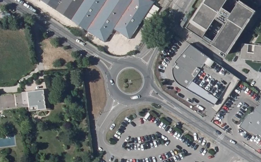 Vue aérienne du Rond-point anonyme n°29437180