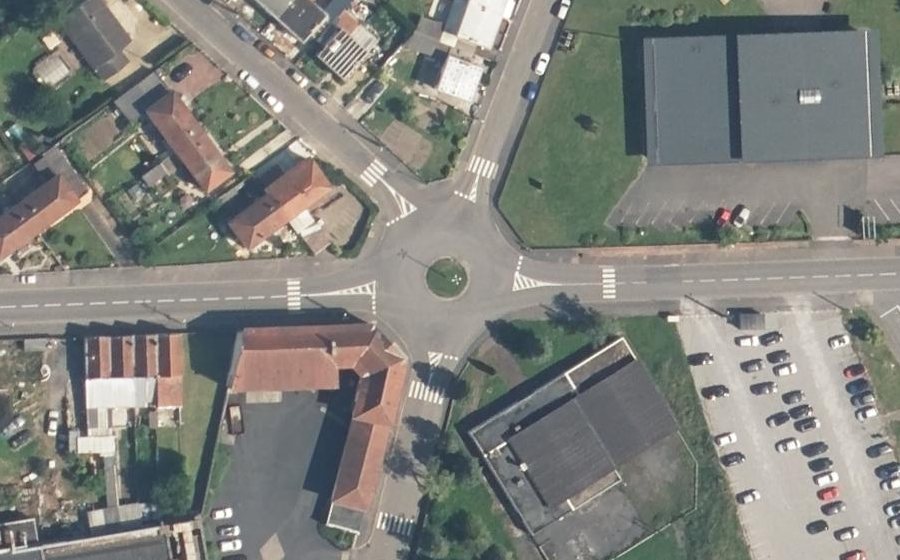 Vue aérienne du Rond-point anonyme n°294382007