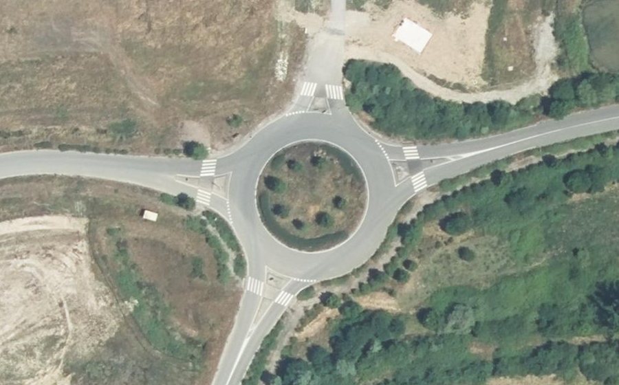 Vue aérienne du Rond-point anonyme n°294432584
