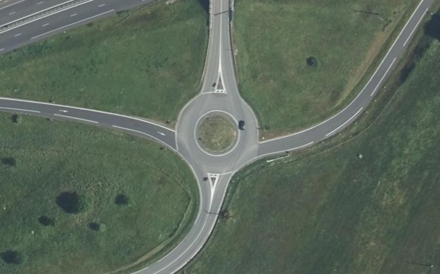 Vue aérienne du Rond-point anonyme n°29448942