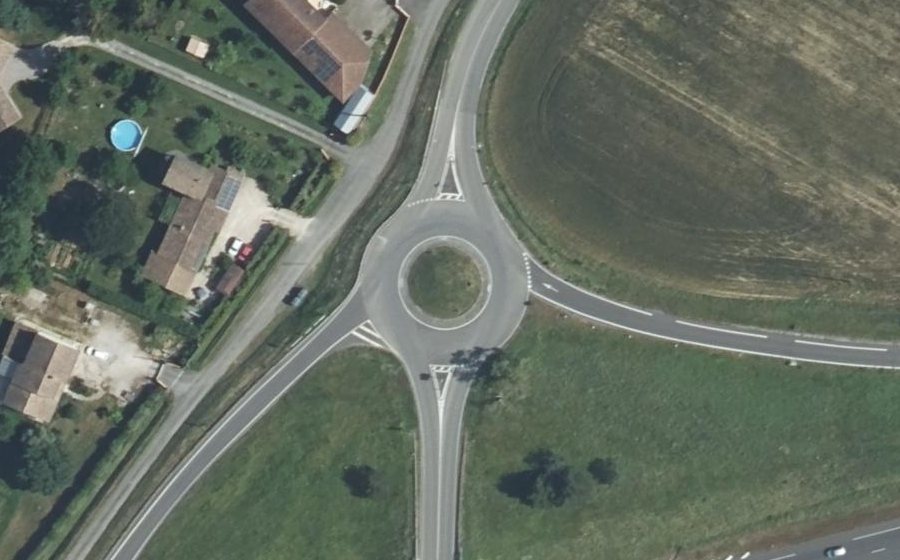 Vue aérienne du Rond-point anonyme n°29448948