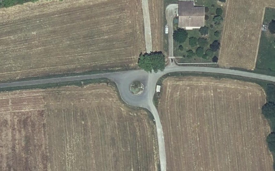 Vue aérienne du Rond-point anonyme n°29449499
