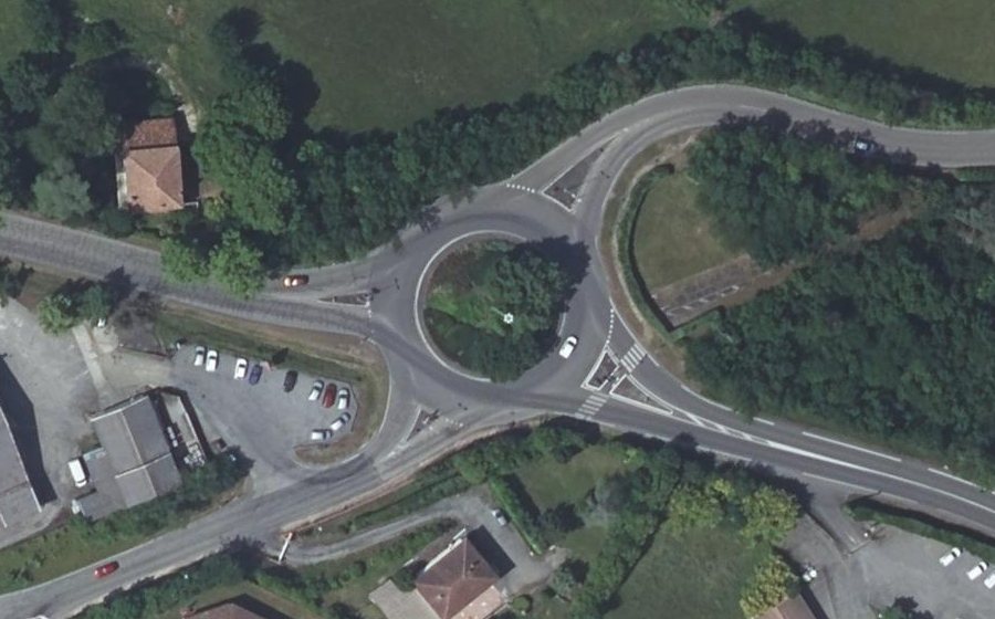 Vue aérienne du Rond-point anonyme n°29450833