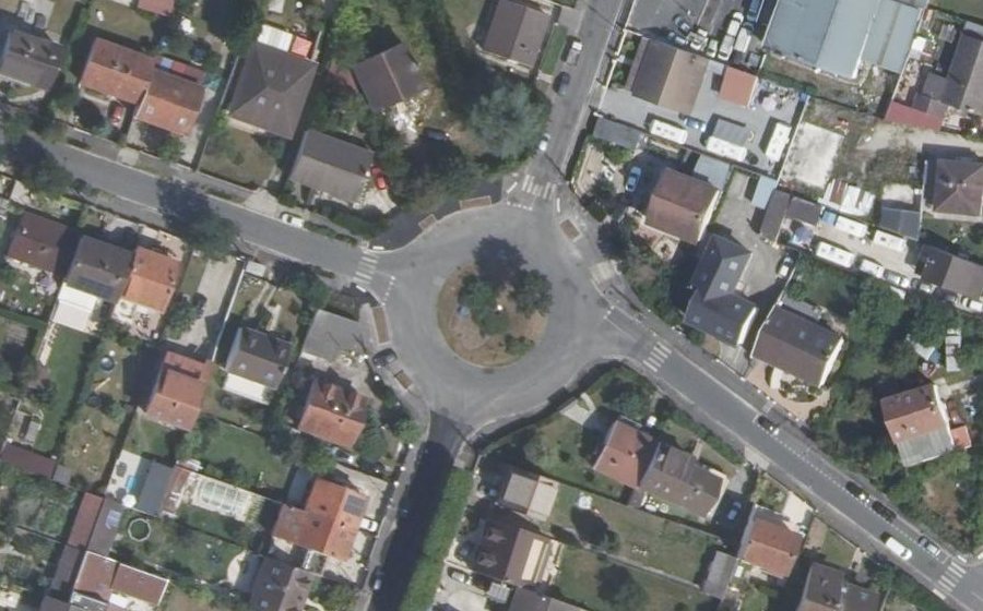 Vue aérienne du Rond-point anonyme n°29455080