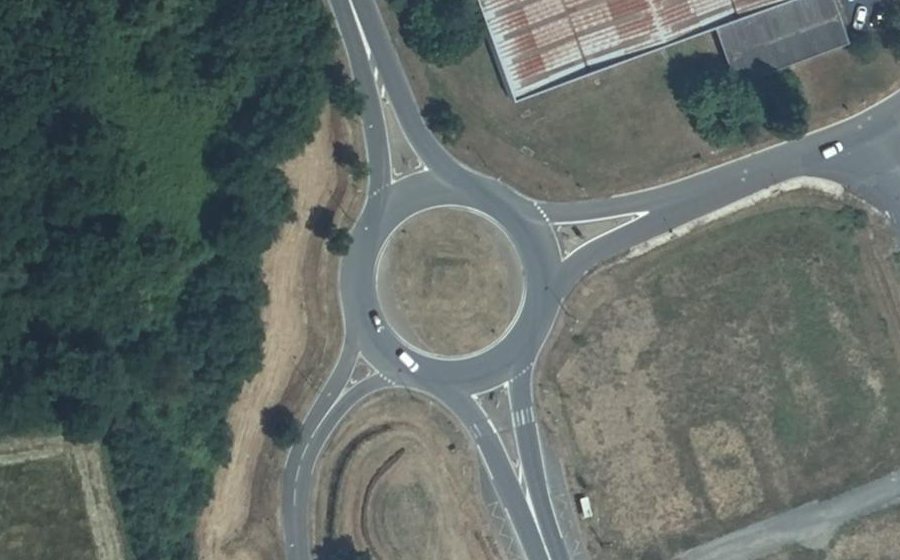Vue aérienne du Rond-point anonyme n°29455324
