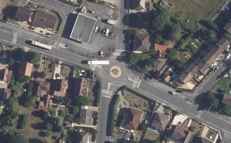 Vue aérienne du Rond-point anonyme n°29456600