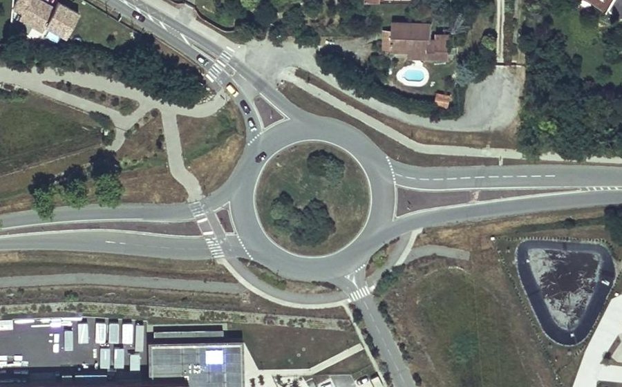 Vue aérienne du Rond-point anonyme n°29458013