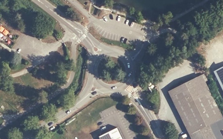 Vue aérienne du Rond-point anonyme n°29461673
