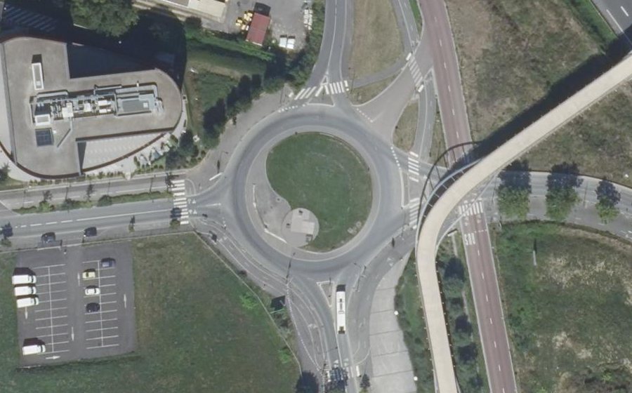 Vue aérienne du Rond-point anonyme n°29464325