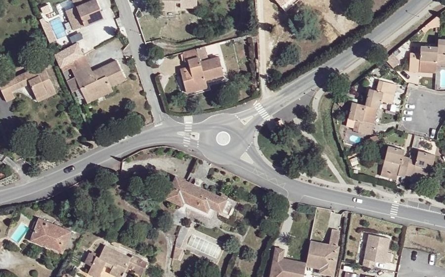 Vue aérienne du Rond-point anonyme n°29467747