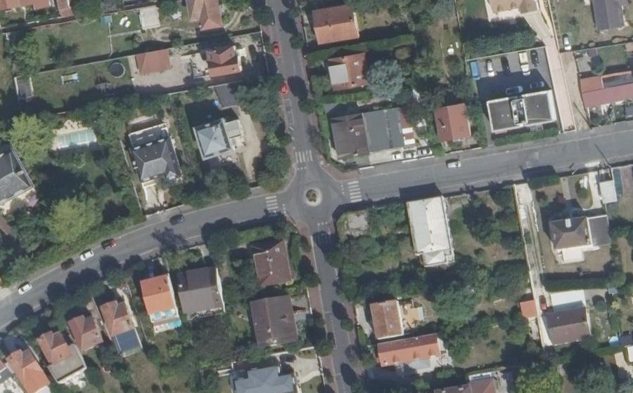 Vue aérienne du Rond-point anonyme n°29468973