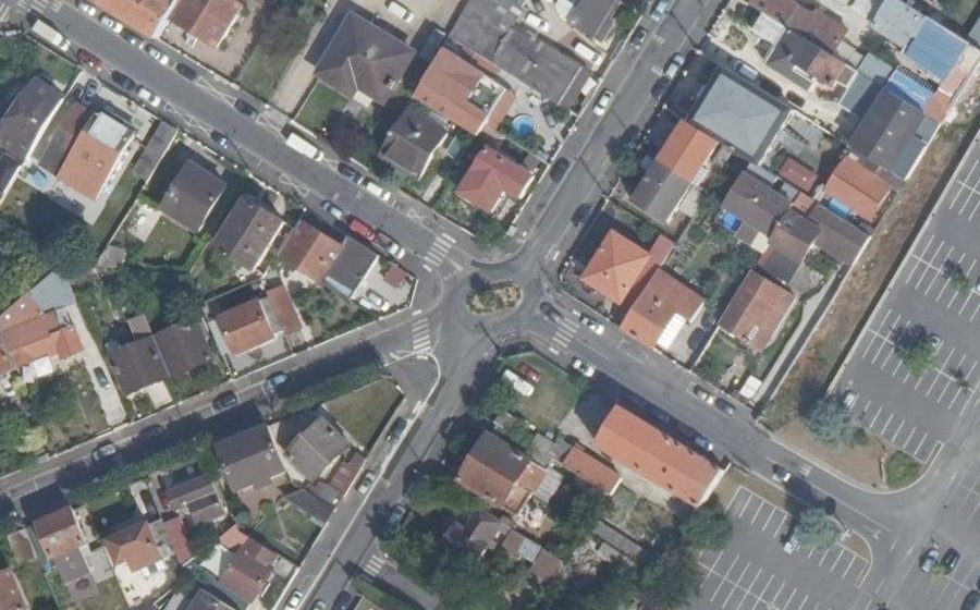 Vue aérienne du Rond-point anonyme n°29469738